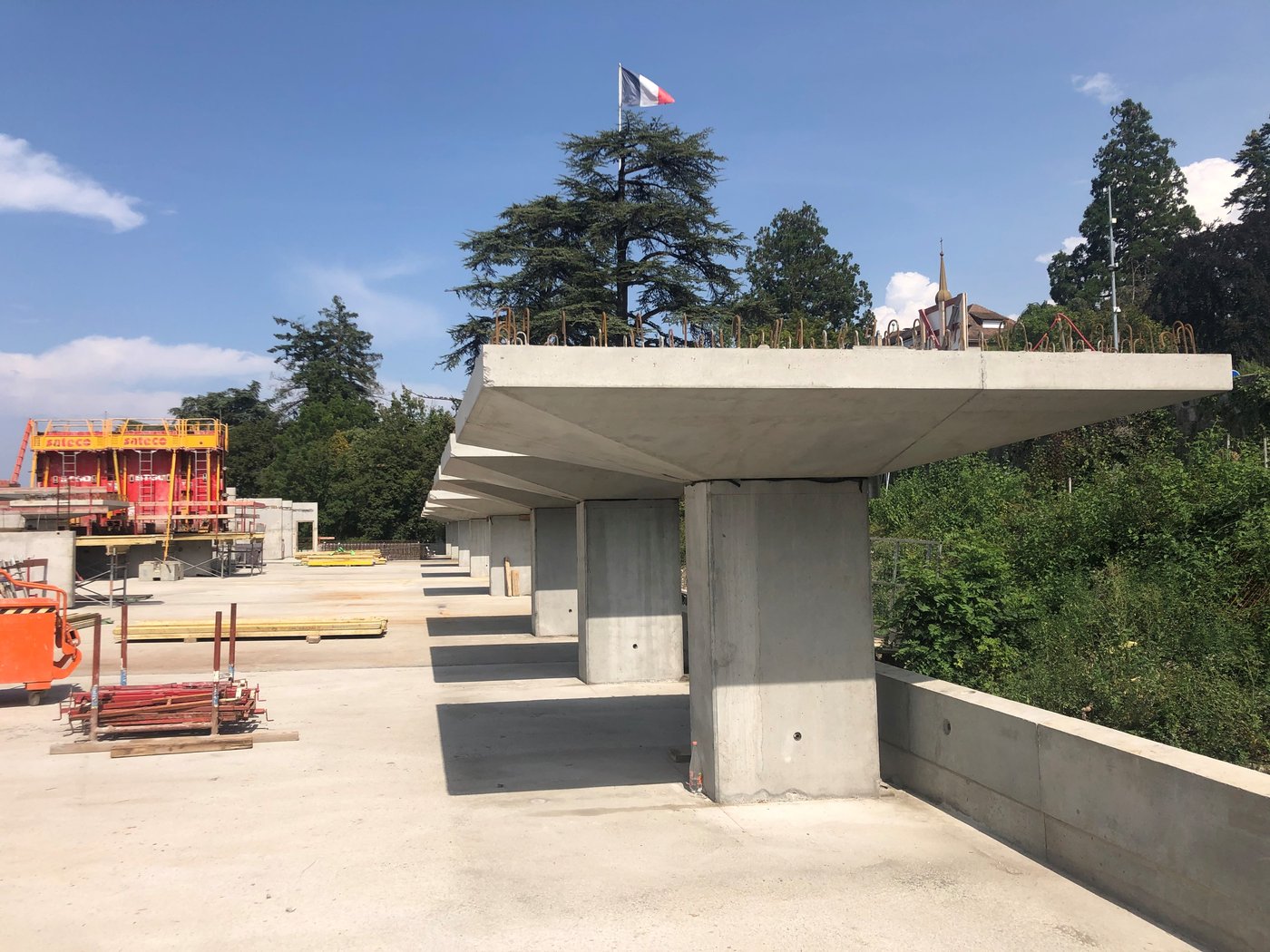 PARKING DE LA GARE- THONON-LES-BAINS (74)